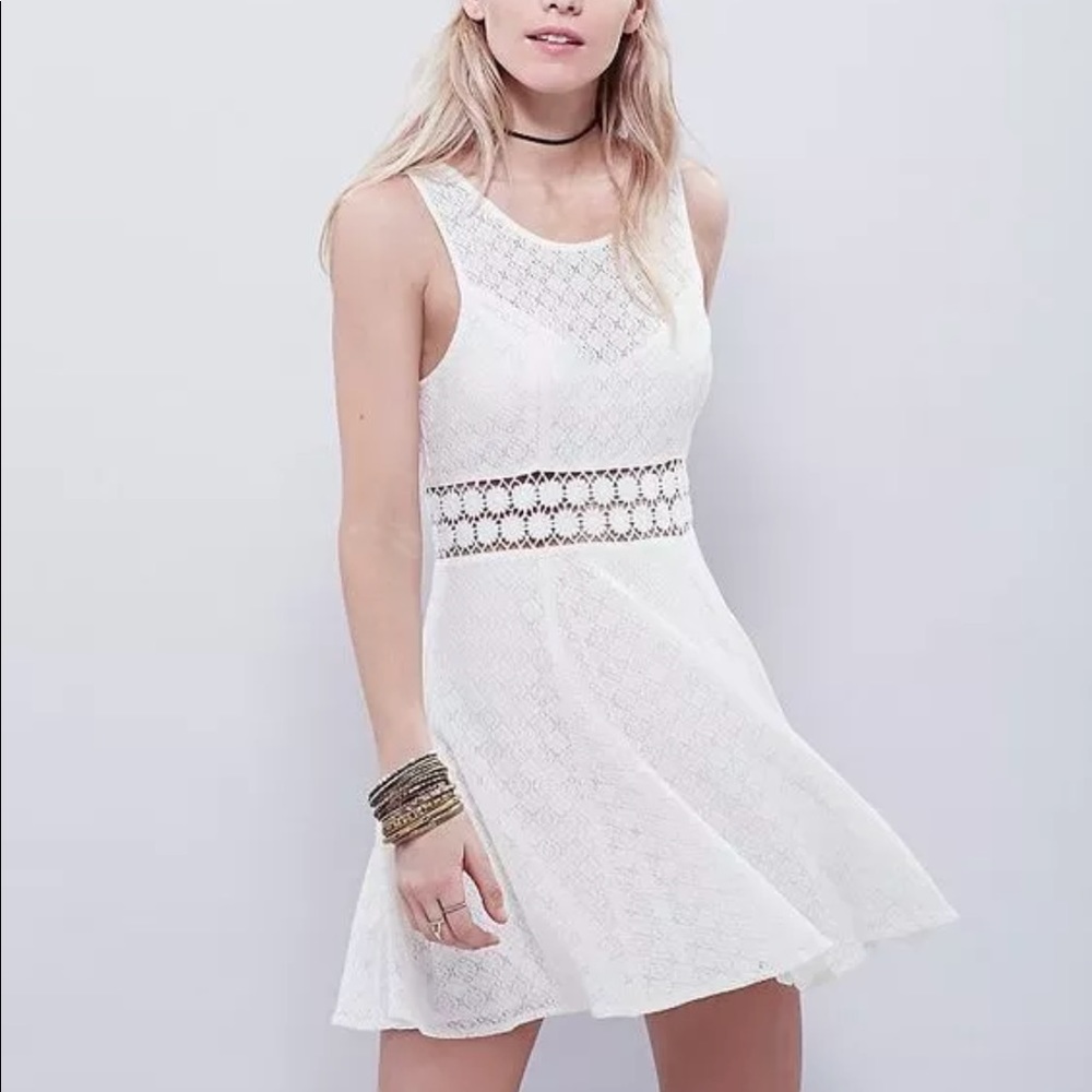 Free People Ivory Floral Daisies Dress Size 12 L Mini Cutout Taylor Swift Cute - Picture 2 of 9
